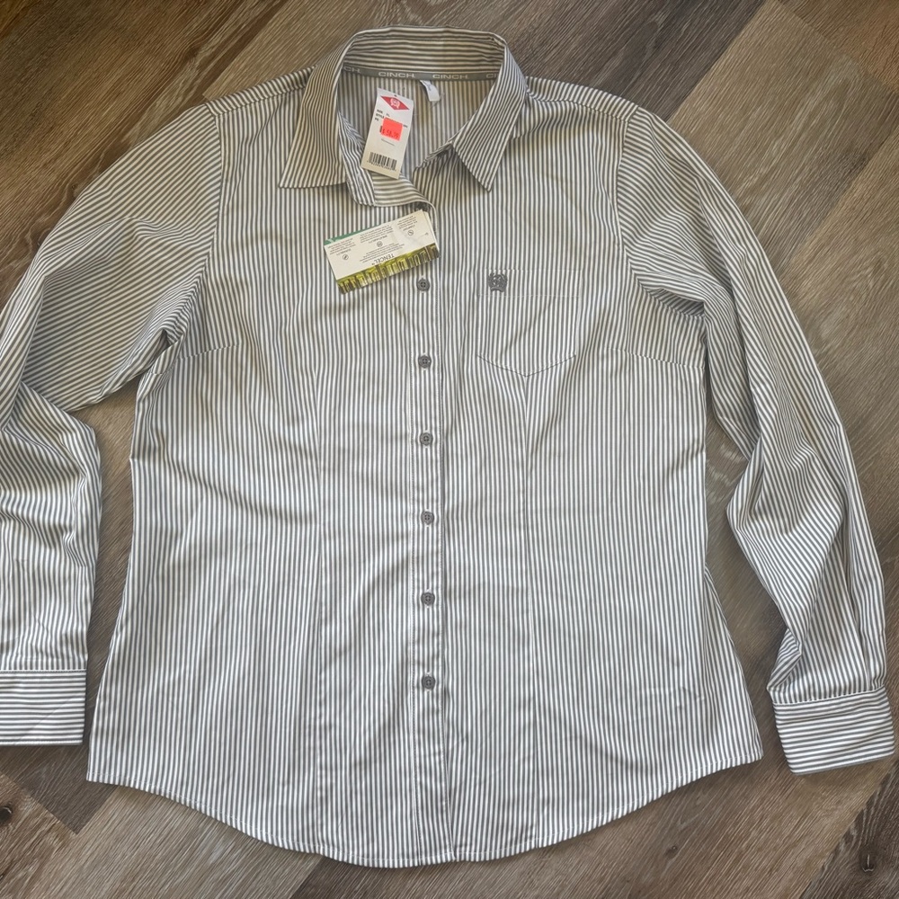 Women’s Gray & White Striped Cinch Button-Up Shirt